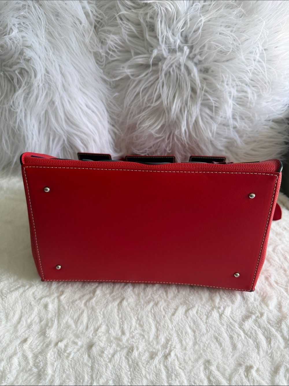 Limited Edition Carolina Herrera Red Leather Patch Appliqué Top Handle Tote Bag - Picture 5 of 9